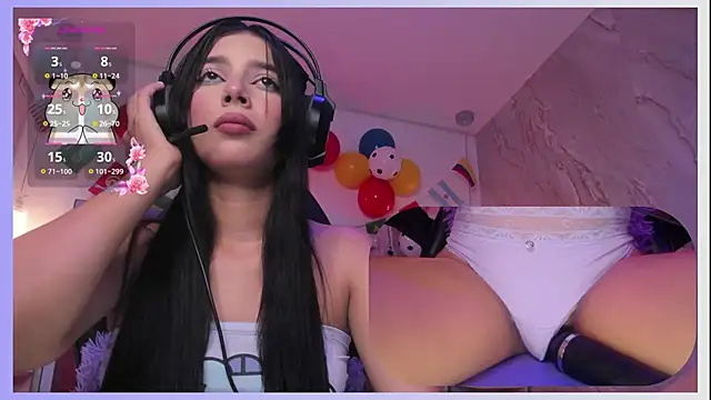 SweetieCloe  online show from June 12, 2026, 9:23 pm
