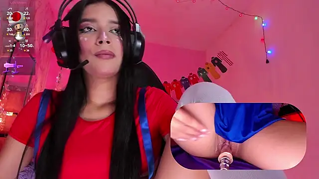 Snapshot of SweetieCloe_ chatting on July 10, 2026, 1:33 pm SweetieCloe online show from July 10, 2026, 1:33 pm