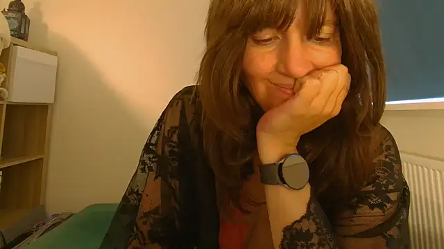 Snapshot of Ella_Next_Door chatting on May 31, 2026, 6:42 pm Ella Next Door online show from May 31, 2026, 6:42 pm