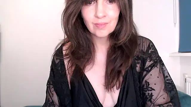 Snapshot of Ella_Next_Door chatting on March 22, 2026, 9:16 pm Ella Next Door online show from March 22, 2026, 9:16 pm