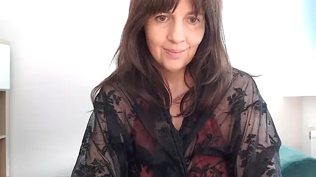 Snapshot of Ella_Next_Door chatting on March 6, 2026, 10:32 am Ella Next Door online show from March 6, 2026, 10:32 am