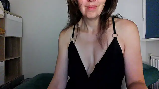 Snapshot of Ella_Next_Door chatting on July 3, 2026, 9:10 pm Ella Next Door online show from July 3, 2026, 9:10 pm
