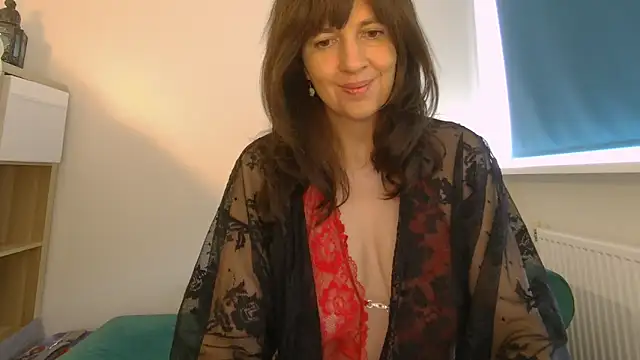Snapshot of Ella_Next_Door chatting on May 17, 2026, 10:15 am Ella Next Door online show from May 17, 2026, 10:15 am