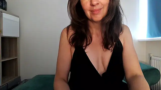 Snapshot of Ella_Next_Door chatting on June 16, 2026, 2:39 pm Ella Next Door online show from June 16, 2026, 2:39 pm