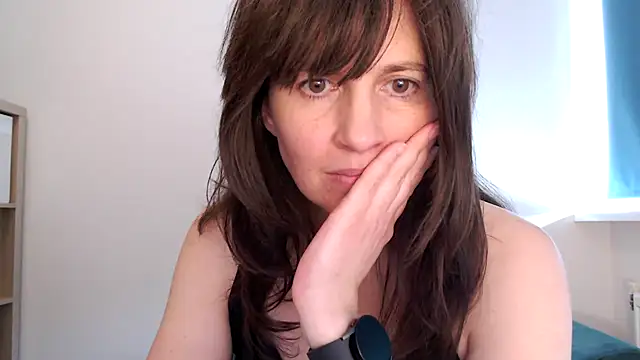 Snapshot of Ella_Next_Door chatting on March 3, 2026, 3:19 pm Ella Next Door online show from March 3, 2026, 3:19 pm