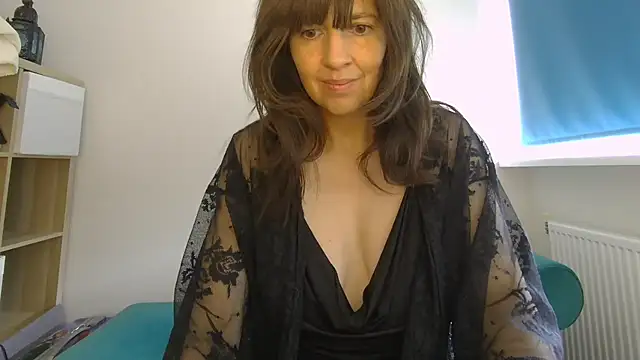 Snapshot of Ella_Next_Door chatting on May 15, 2026, 9:18 am Ella Next Door online show from May 15, 2026, 9:18 am