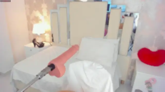 Miliaangeles online show from February 1, 2026, 8:45 am