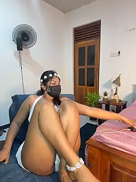 Snapshot of Cinderella-98 chatting on March 29, 2026, 11:01 am Cinderella-98 online show from March 29, 2026, 11:01 am