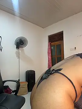 Snapshot of Cinderella-98 chatting on February 24, 2026, 6:42 pm Cinderella-98 online show from February 24, 2026, 6:42 pm