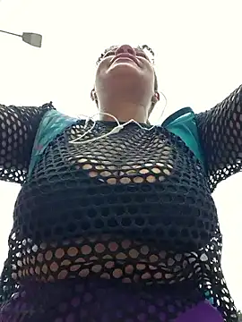 Selket11 online show from November 3, 2025, 2:42 pm