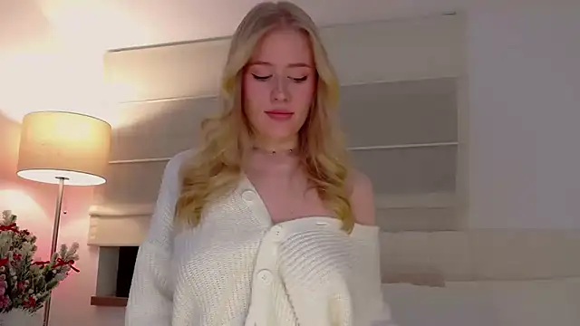 JuliaJaee online show from January 6, 2026, 6:01 pm