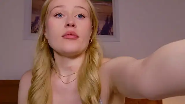 JuliaJaee online show from February 9, 2026, 11:30 am