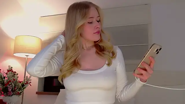 JuliaJaee online show from January 11, 2026, 6:04 pm