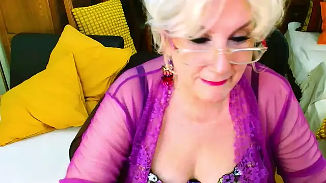 GattonaBiondona online show from September 12, 2025, 8:47 am