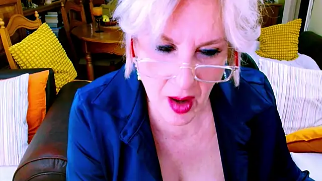 GattonaBiondona online show from October 4, 2025, 8:05 am