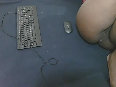 lella-0 online show from February 11, 2026, 5:46 pm