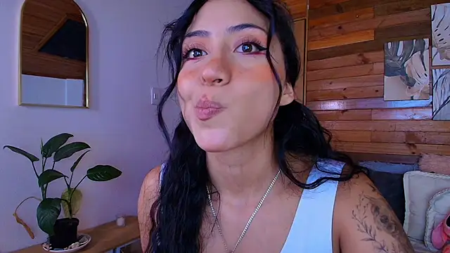 Snapshot of amber_curly chatting on June 1, 2026, 8:41 pm amber curly online show from June 1, 2026, 8:41 pm