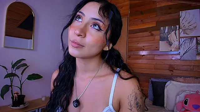 Snapshot of amber_curly chatting on June 2, 2026, 9:48 pm amber curly online show from June 2, 2026, 9:48 pm