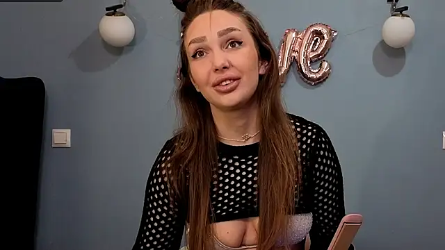 Snapshot of AnnaMaee chatting on February 21, 2025, 9:00 pm AnnaMaee online show from February 21, 2025, 9:00 pm