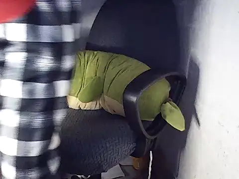 Haralushiaaax online show from December 16, 2025, 1:21 am