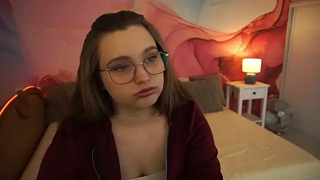 MagicPeachh  online show from October 8, 2025, 12:50 pm