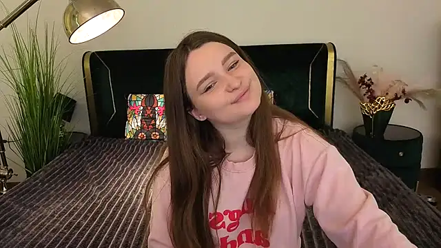 MagicPeachh  online show from May 4, 2026, 5:55 am