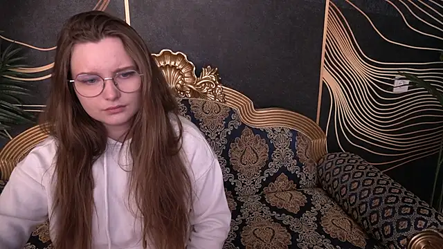 MagicPeachh  online show from September 13, 2025, 7:52 am