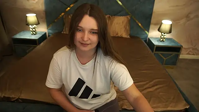 MagicPeachh  online show from August 7, 2026, 7:53 pm