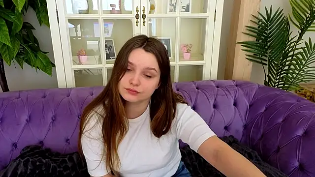 MagicPeachh  online show from May 6, 2026, 5:44 am