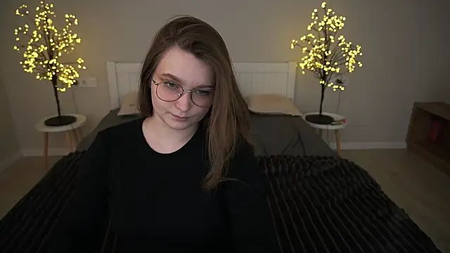 MagicPeachh  online show from October 6, 2025, 12:39 pm