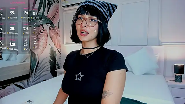 Ramona Flower online show from November 18, 2025, 2:05 am