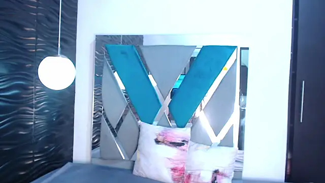 Victoria Coleman online show from October 1, 2025, 11:03 am