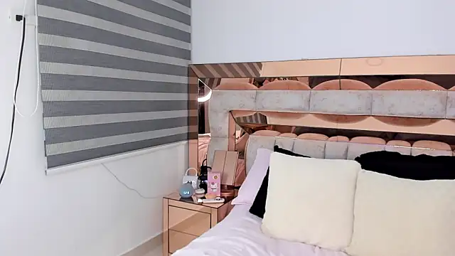 CamiiLovers online show from October 4, 2025, 1:51 am