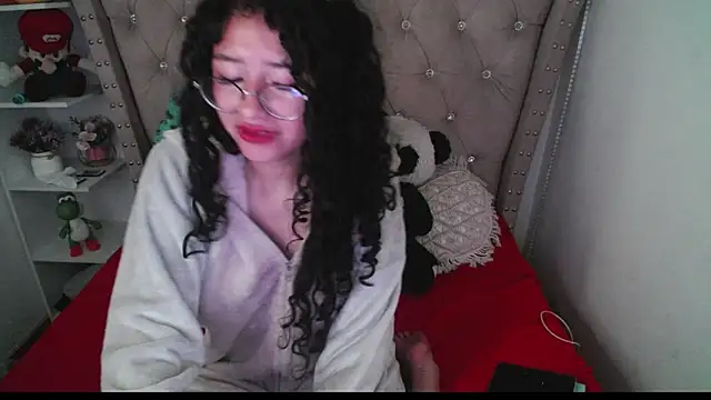 Snapshot of CherieCurl chatting on December 3, 2025, 3:55 pm CherieCurl online show from December 3, 2025, 3:55 pm