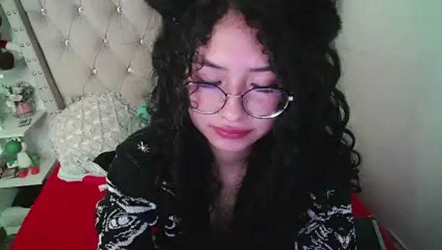 Snapshot of CherieCurl chatting on December 17, 2025, 3:17 pm CherieCurl online show from December 17, 2025, 3:17 pm