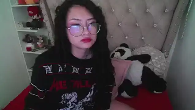 Snapshot of CherieCurl chatting on March 19, 2026, 12:21 am CherieCurl online show from March 19, 2026, 12:21 am