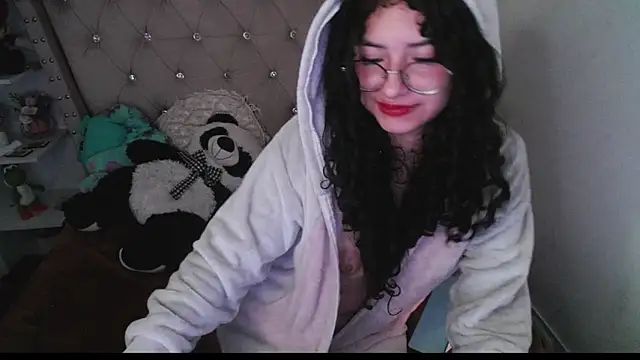 Snapshot of CherieCurl chatting on November 20, 2025, 7:47 pm CherieCurl online show from November 20, 2025, 7:47 pm