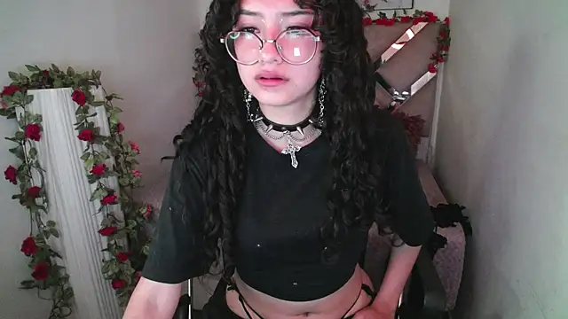 Snapshot of CherieCurl chatting on April 7, 2026, 4:14 am CherieCurl online show from April 7, 2026, 4:14 am