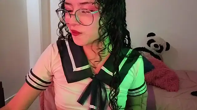 Snapshot of CherieCurl chatting on July 23, 2026, 6:59 pm CherieCurl online show from July 23, 2026, 6:59 pm