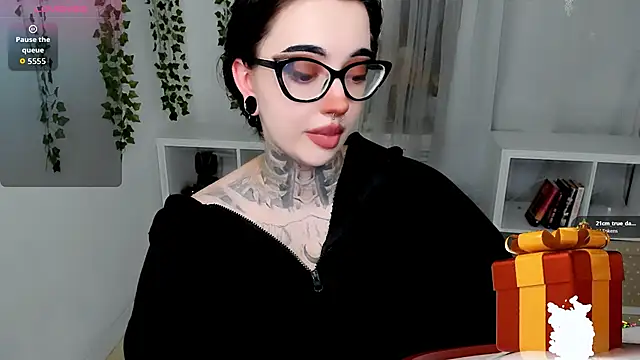 Dixi Pixi  online show from July 11, 2026, 5:41 am