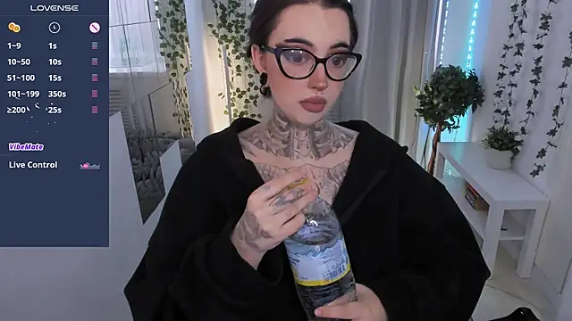 Dixi Pixi  online show from June 21, 2026, 5:35 am