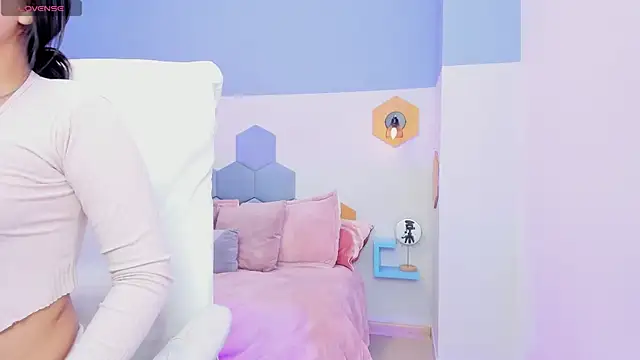 Chloe fischer  online show from October 15, 2025, 2:47 pm