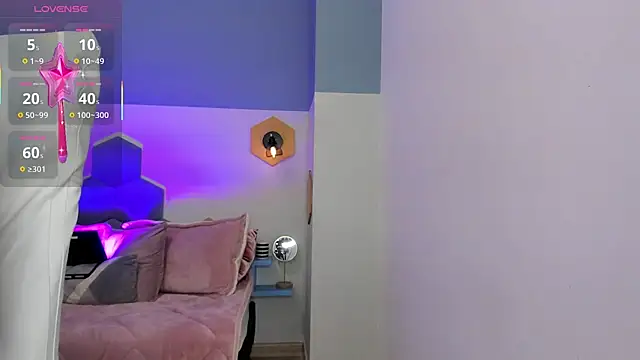 Chloe fischer  online show from September 11, 2025, 2:28 pm