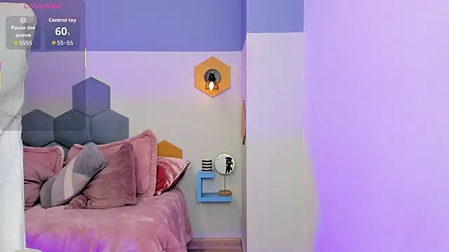 Chloe fischer  online show from October 2, 2025, 3:04 pm