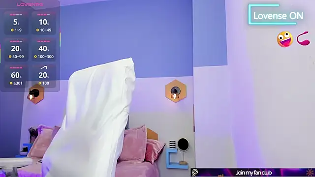 Chloe fischer  online show from October 14, 2025, 3:01 pm