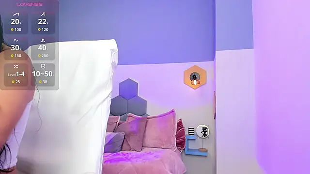 Chloe fischer  online show from September 22, 2025, 2:12 pm