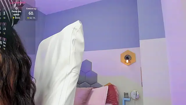 Chloe fischer  online show from November 20, 2025, 2:51 pm