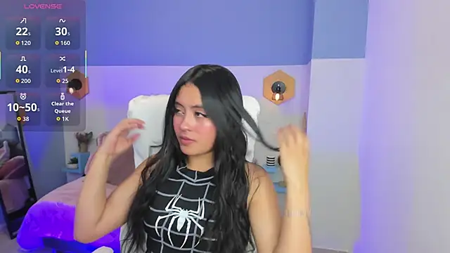 Chloe fischer  online show from October 11, 2025, 3:46 pm