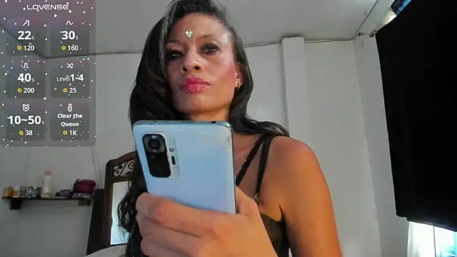 latinaStepmom online show from November 3, 2025, 8:34 pm