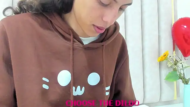 FreyaMoller online show from September 30, 2025, 7:09 pm